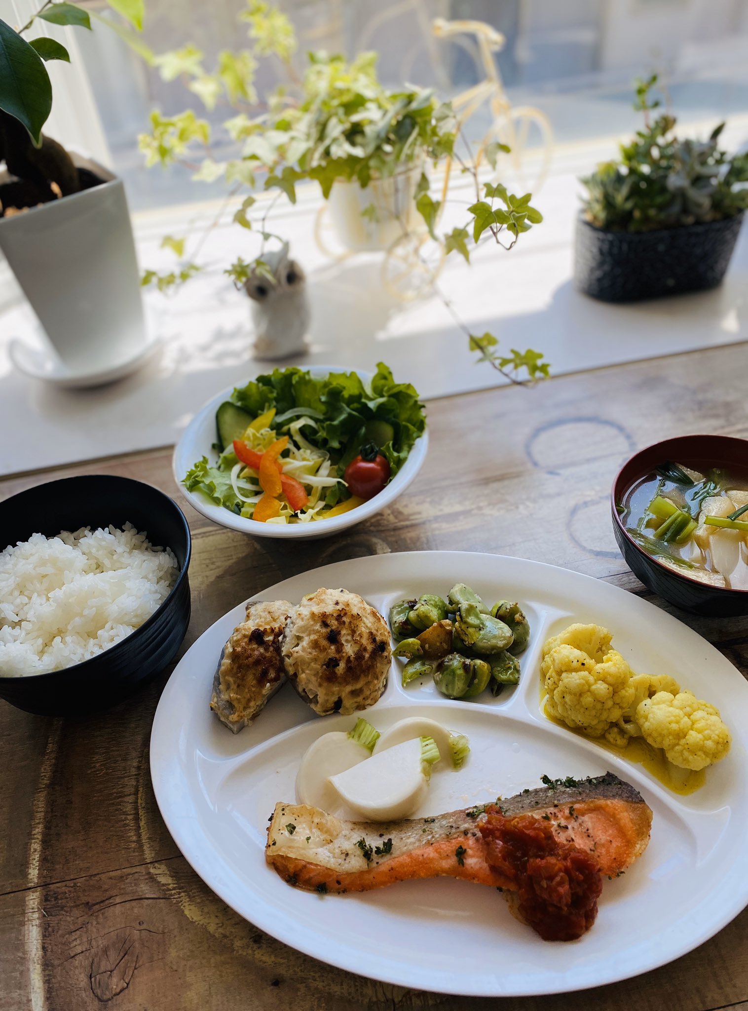 自宅で過ごしている一人暮らしのコーチや選手へ お食事をお届けしています R Athlete Food Service